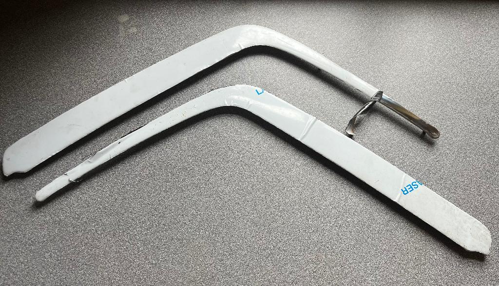 Mercedes w124 chrome bumper lijsten links en rechts, Auto-onderdelen, Voor, Mercedes-Benz, Nieuw, Ophalen of Verzenden