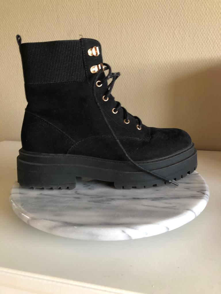 Stoere zwarte suede boots met veters maat 39, Kleding | Dames, Schoenen, Ophalen, Zwart, Lage of Enkellaarzen, Gedragen