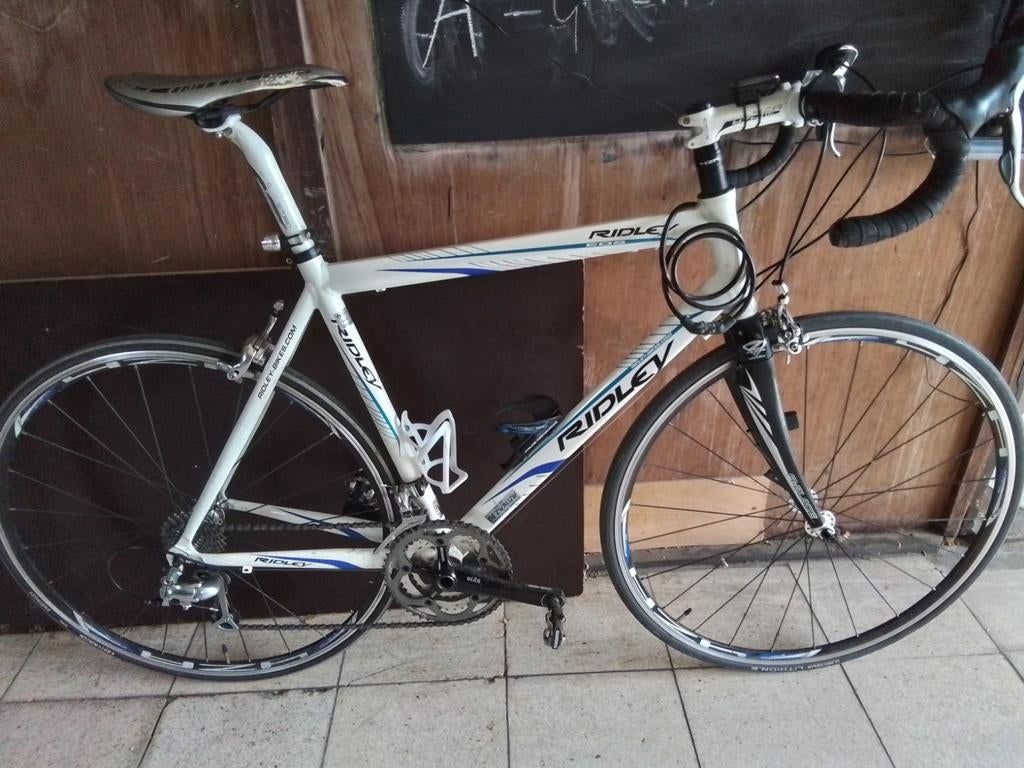 Racefiets kleur wit merk Ridely maat 54 goed onderhouden, Ophalen, Gebruikt, Heren, 15 tot 20 versnellingen