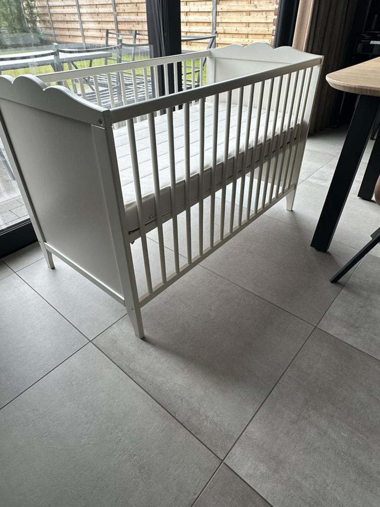 Babybed, Kinderen en Baby's, Babywiegjes en Ledikanten, Zo goed als nieuw, Ledikant, Ophalen