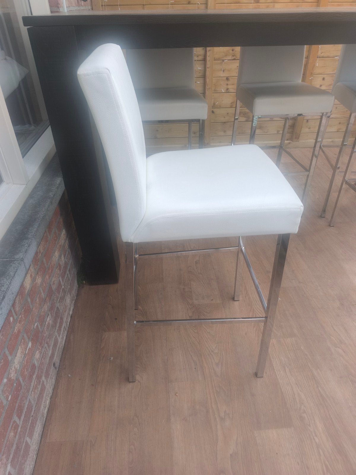 4 bar stoelen, Enlèvement