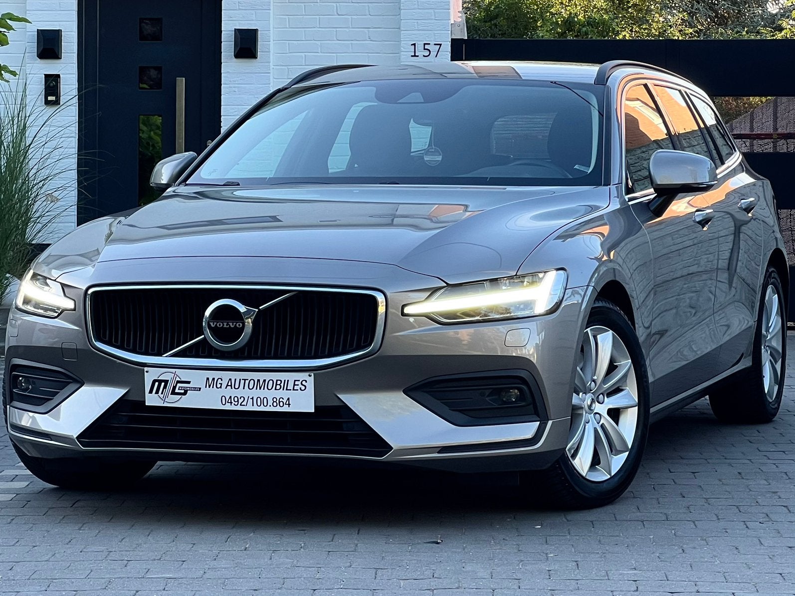Volvo V60 2.0 B3 FACELIFT HYBRIDE CAMERA MET BENZINEGASVAT, Auto's, Volvo, Automaat, 1969 cc, Break, 5 deurs
