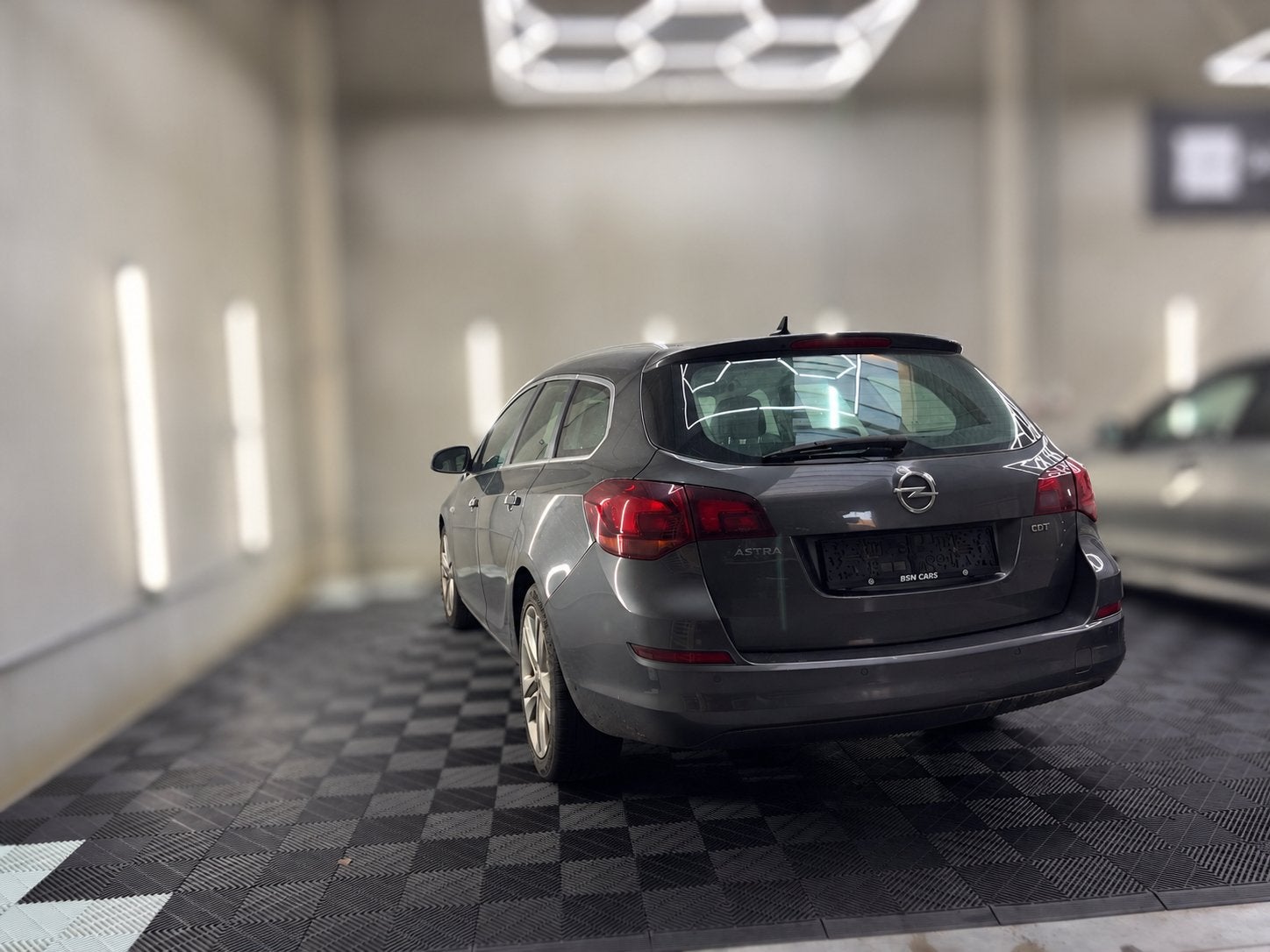OPEL ASTRA/1.7DIESEL/1STE EIGENAAR/PDC, Autos, Achat, Entreprise, Noir, https://public.car-pass.be/vhr/40e1c9af-2686-49c5-b444-363d813809b2