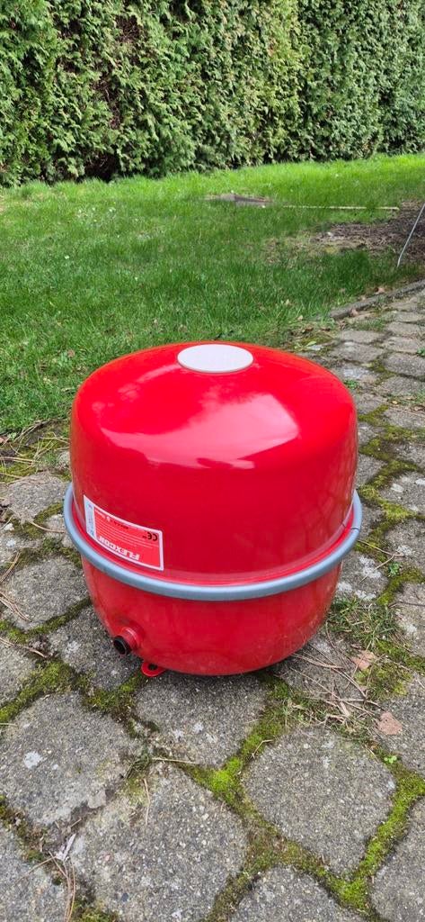 Expansievat 35 liter. Flexcon. Werkt, Ophalen
