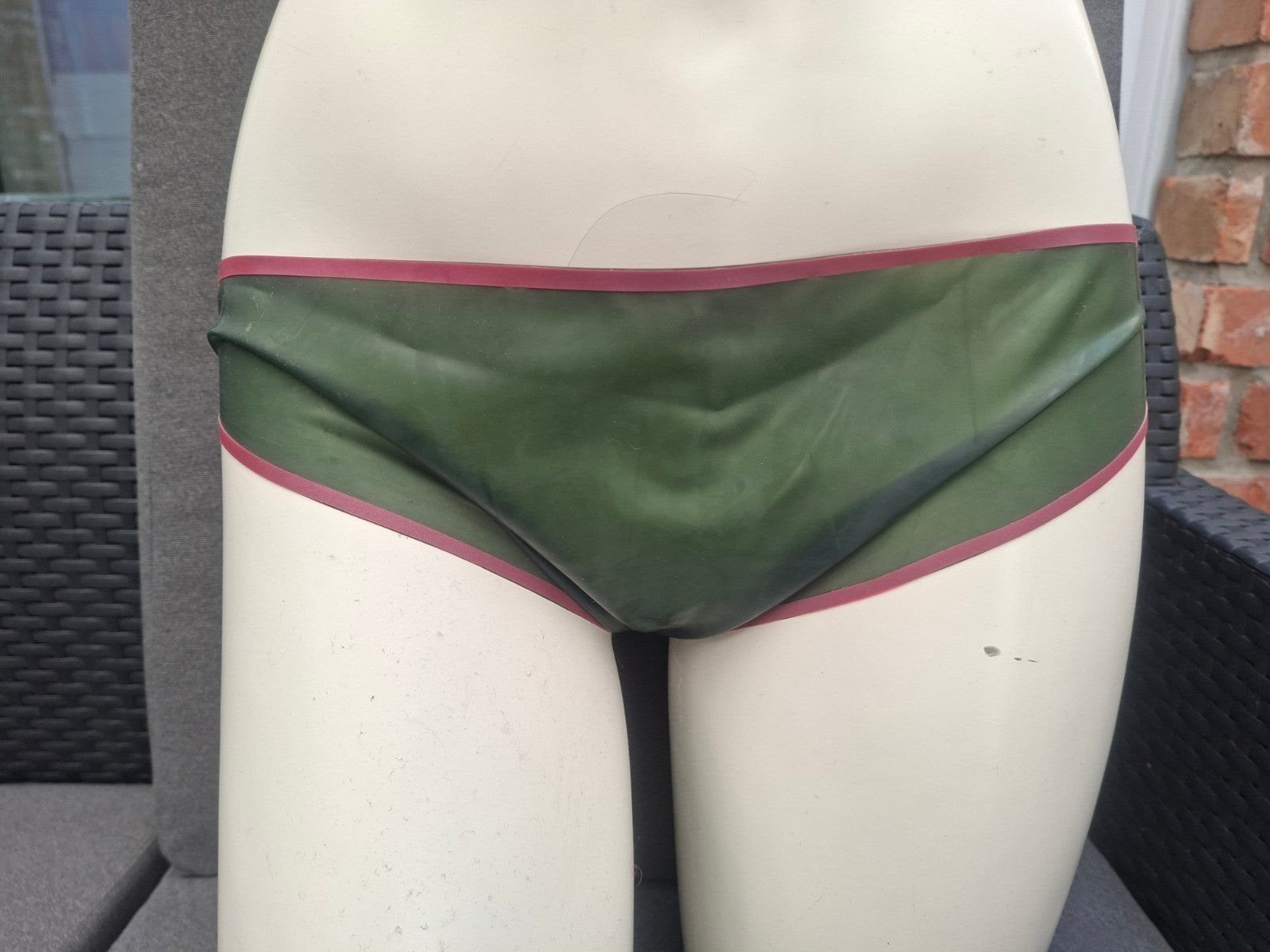 slip in transparant groene 100% latex met roze rand., Kleding | Dames, Eigen werk, Ophalen of Verzenden, Roze, Slip