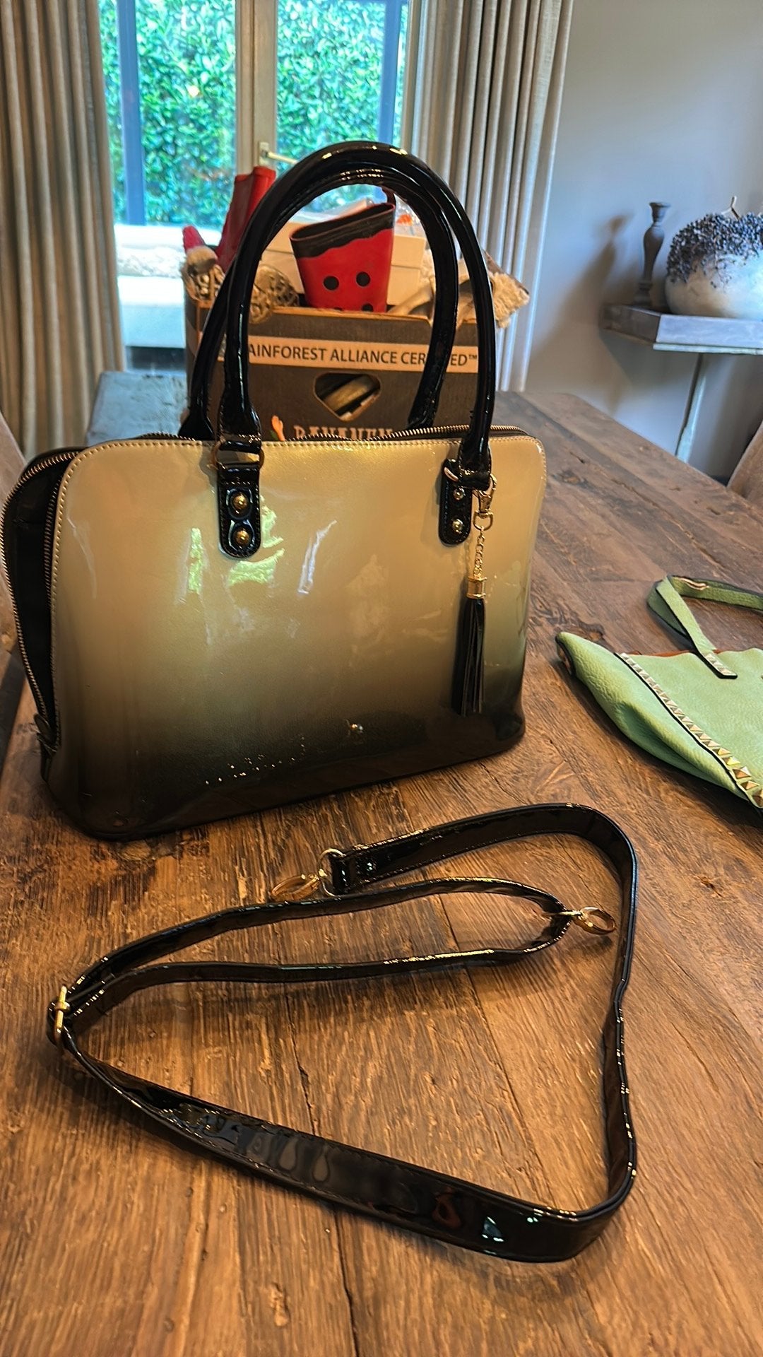 Handtas draagtas heel mooi en speciaal, Handtassen en Accessoires, Tassen | Damestassen, Ophalen of Verzenden, Zo goed als nieuw