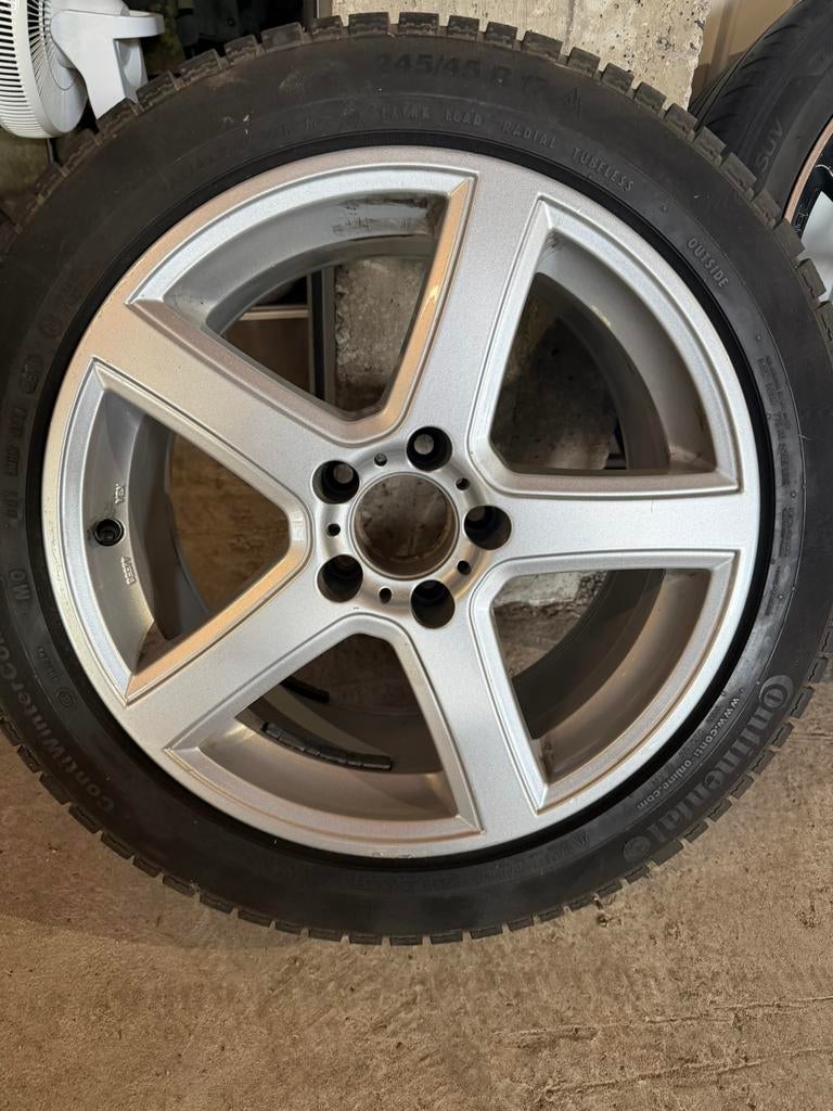 Mercedes velgen 17” met winterbanden (245/45 R17), Pneus hiver, Enlèvement, Pneu(s), 17 pouces