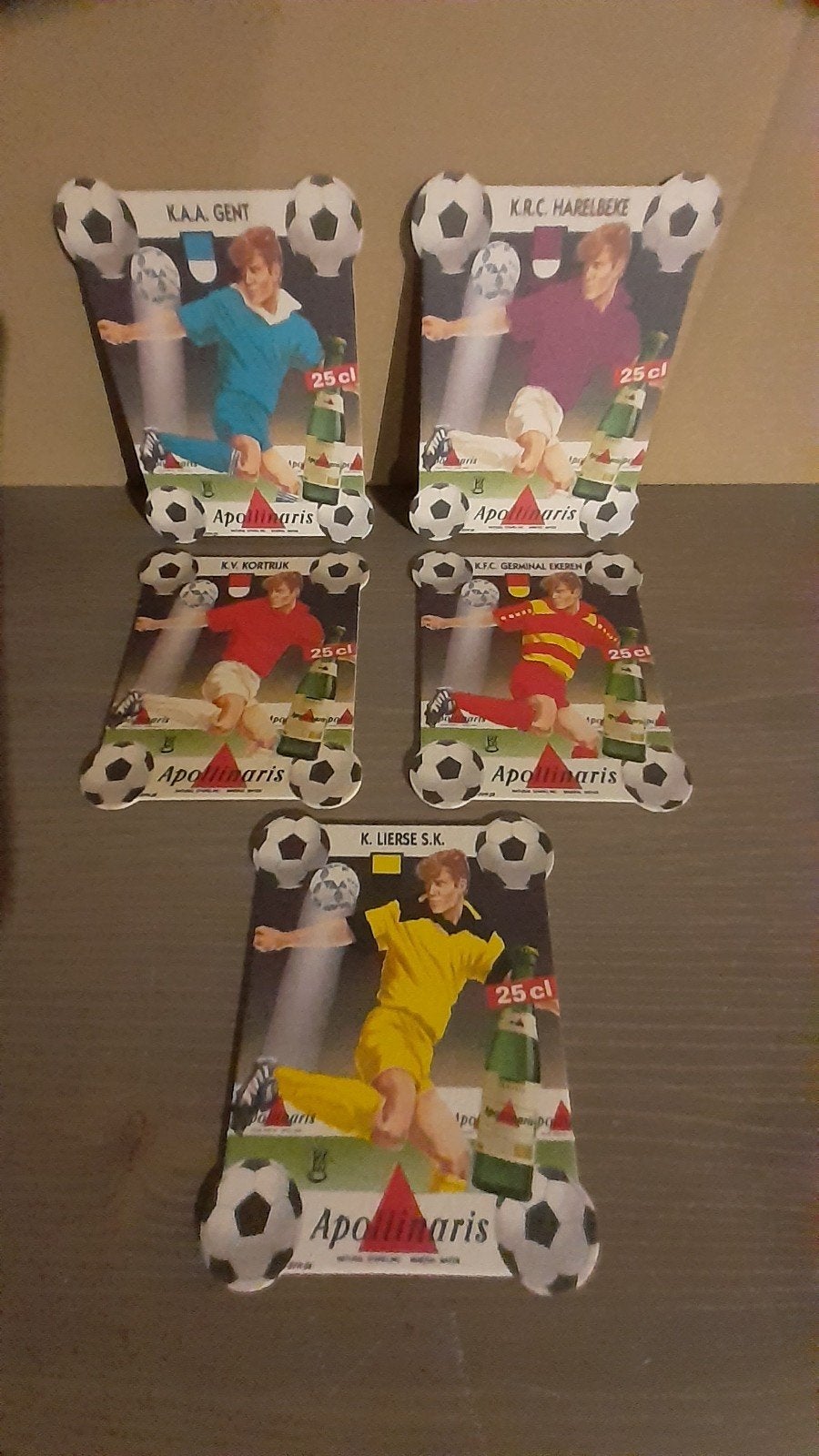 54 viltjes van apollinaris voetbal in goede staat, Enlèvement ou Envoi