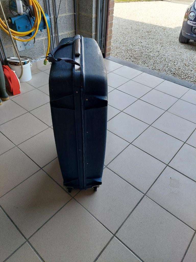 Valise vintage Samsonite, Enlèvement