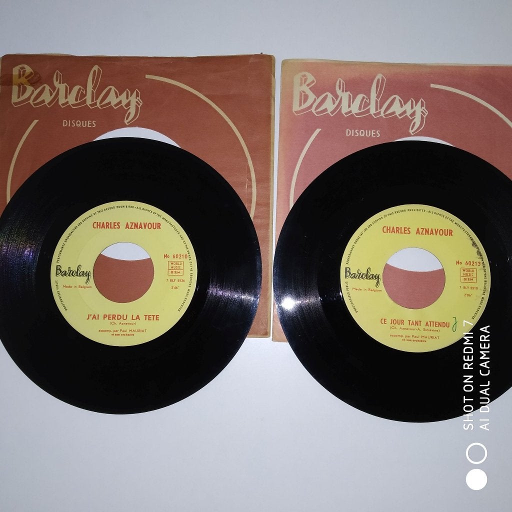 CHARLES AZNAVOUR lot de 2 45t 7pouces 1960, Enlèvement ou Envoi, Utilisé, 7 inch