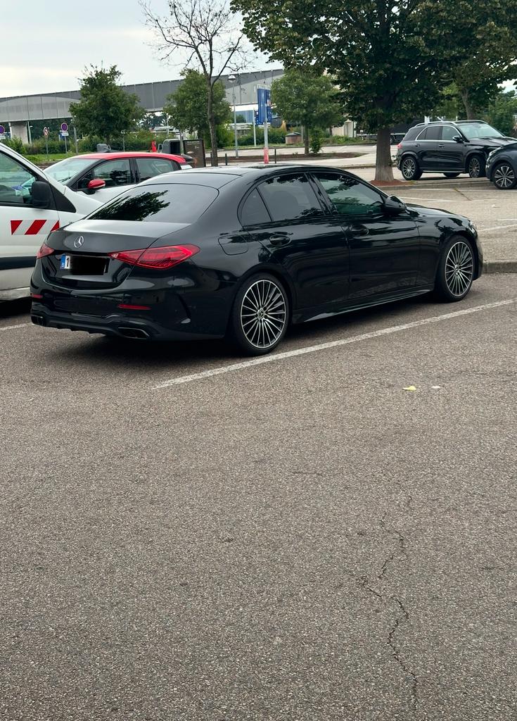 Mercedes C180 AMG, Cuir, Achat, Entretenue par le concessionnaire, Noir