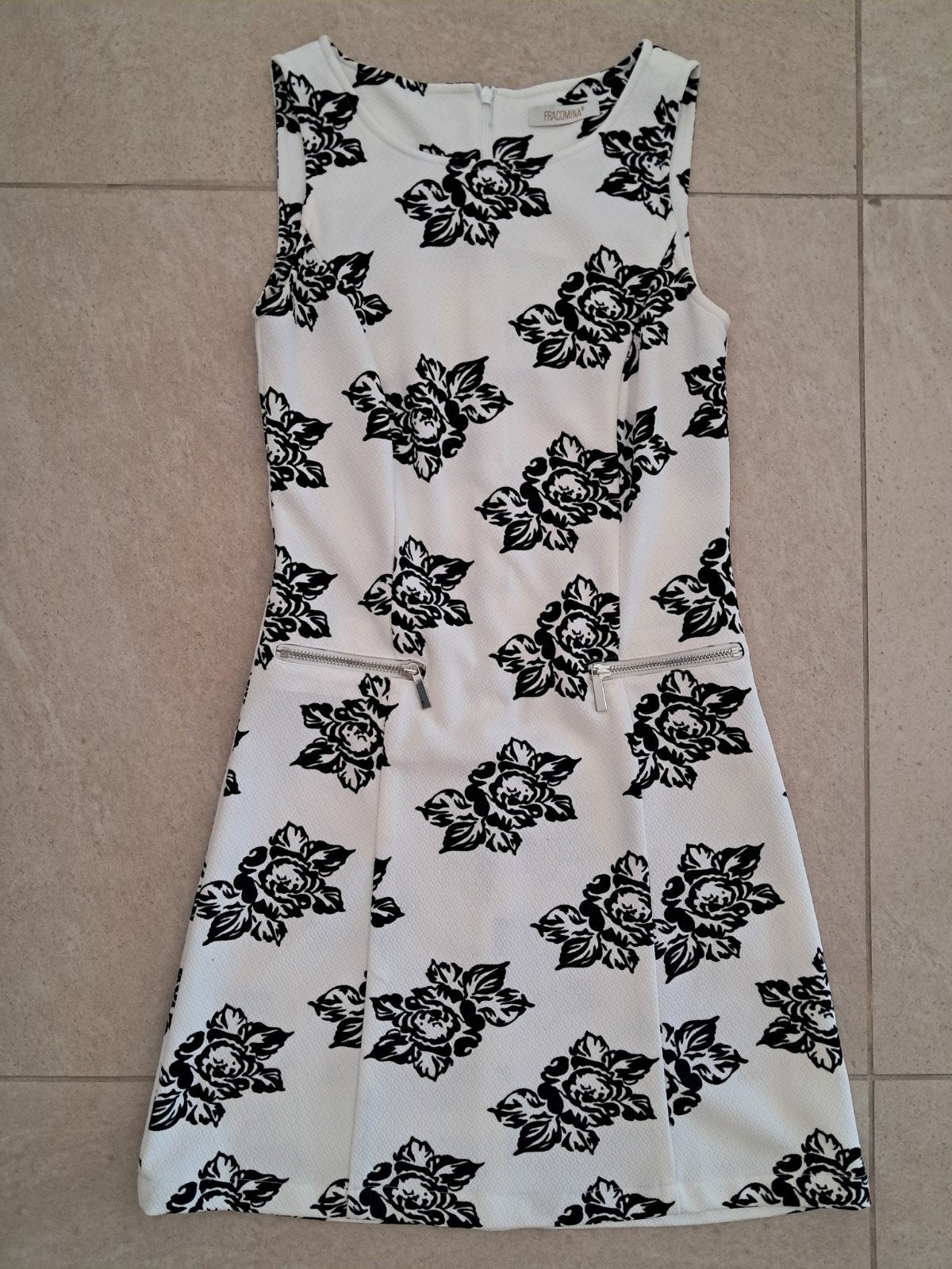 Robe blanche et noire Fracomina taille XS, Fracomina, Enlèvement ou Envoi, Au-dessus du genou, Comme neuf