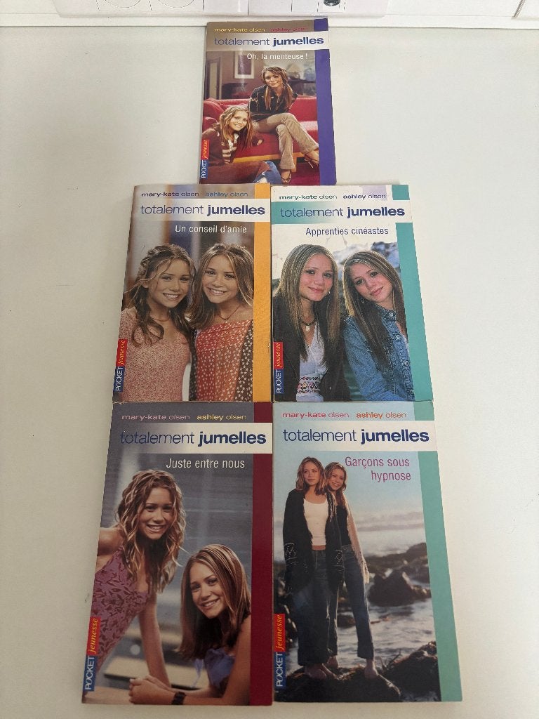 Lot de livre de poche - totalement jumelles, Livres, Romans, Enlèvement ou Envoi, Utilisé, Europe autre