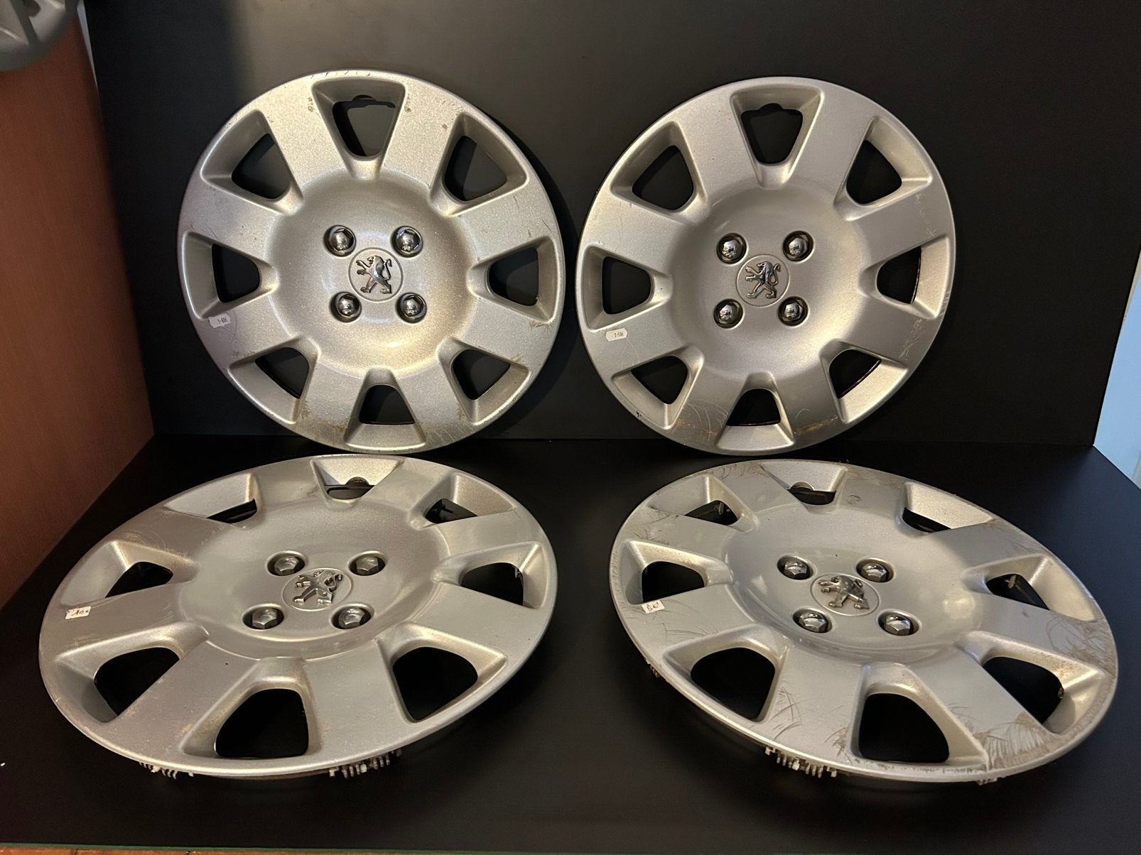 4 originele Peugeot 207,208,307,308 partner 16" wieldoppen, Auto diversen, Wieldoppen, Ophalen of Verzenden, Gebruikt
