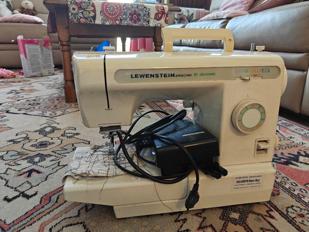 Naaimachine, Hobby en Vrije tijd, Ophalen of Verzenden, Gebruikt, Naaimachine, Lewenstein