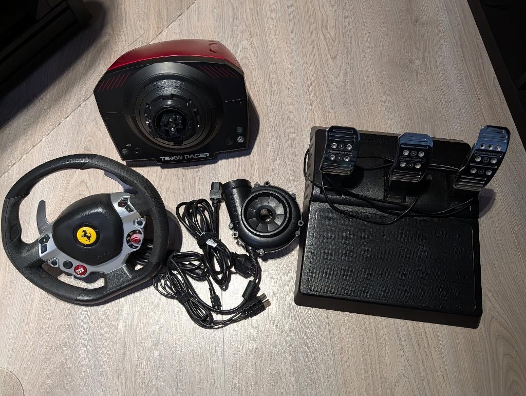 Thrustmaster TS-XW base + T3PM + Sparco P310 + Ferrari stuur, Volant de course, Enlèvement, Utilisé, Thrustmaster