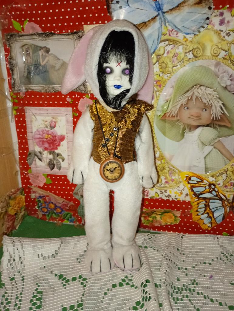 Living dead dolls in Wonderland eggzorcist the white rabbit, Verzamelen, Verzenden, Zo goed als nieuw, Pop