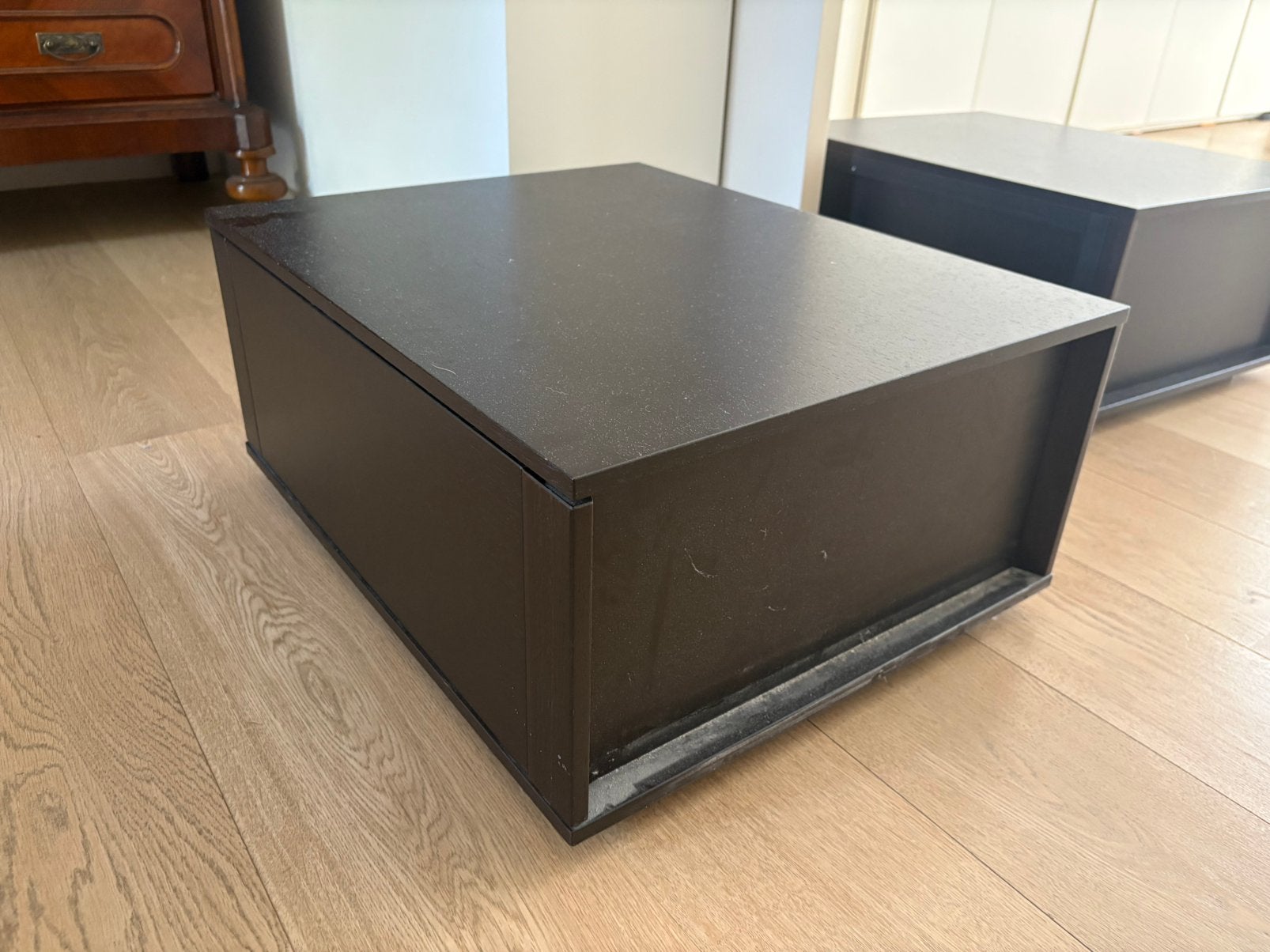 2 x tables de chevet noires (Ligne Roset), Enlèvement, Utilisé