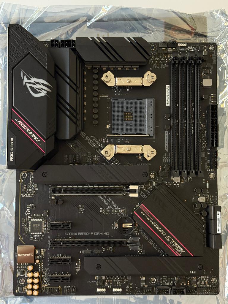 Asus ROG STRIX B550-F GAMING – État impeccable – Socket AM4, Informatique & Logiciels, Cartes mères, Enlèvement ou Envoi, DDR4