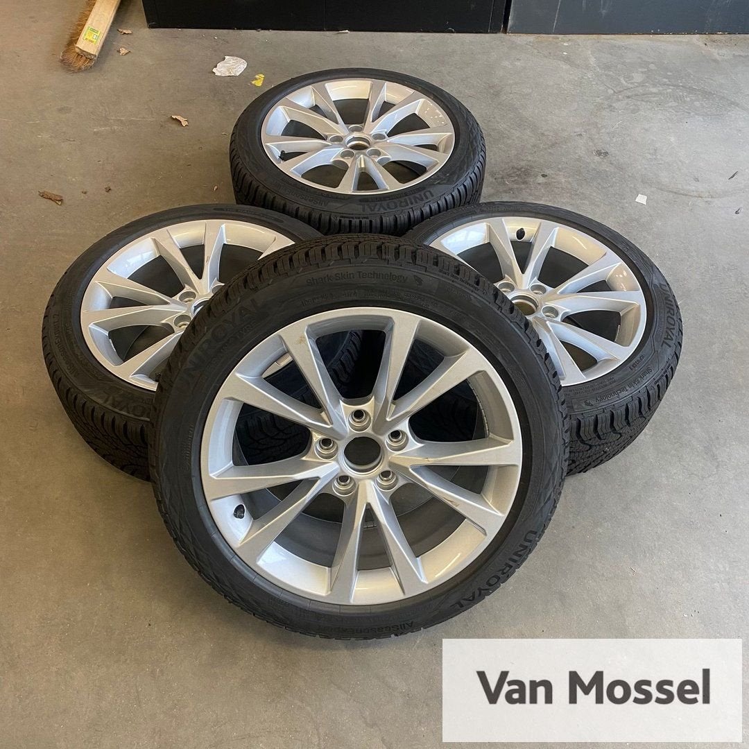 Audi A3 Uniroyal AllSeasonExpert 2 225/45/R17 94V, Gebruikt, -, -, Banden en Velgen