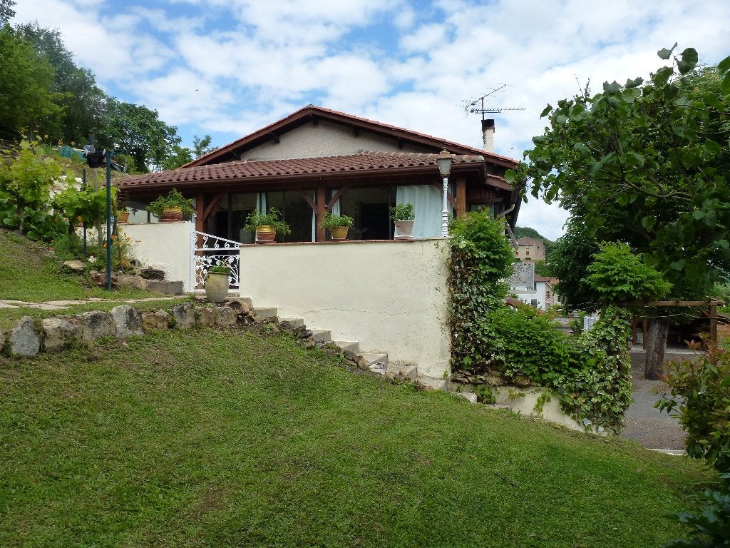 GRANDE MAISON DE VILLE, 200 m², Ville, Maison d'habitation, 4 pièces