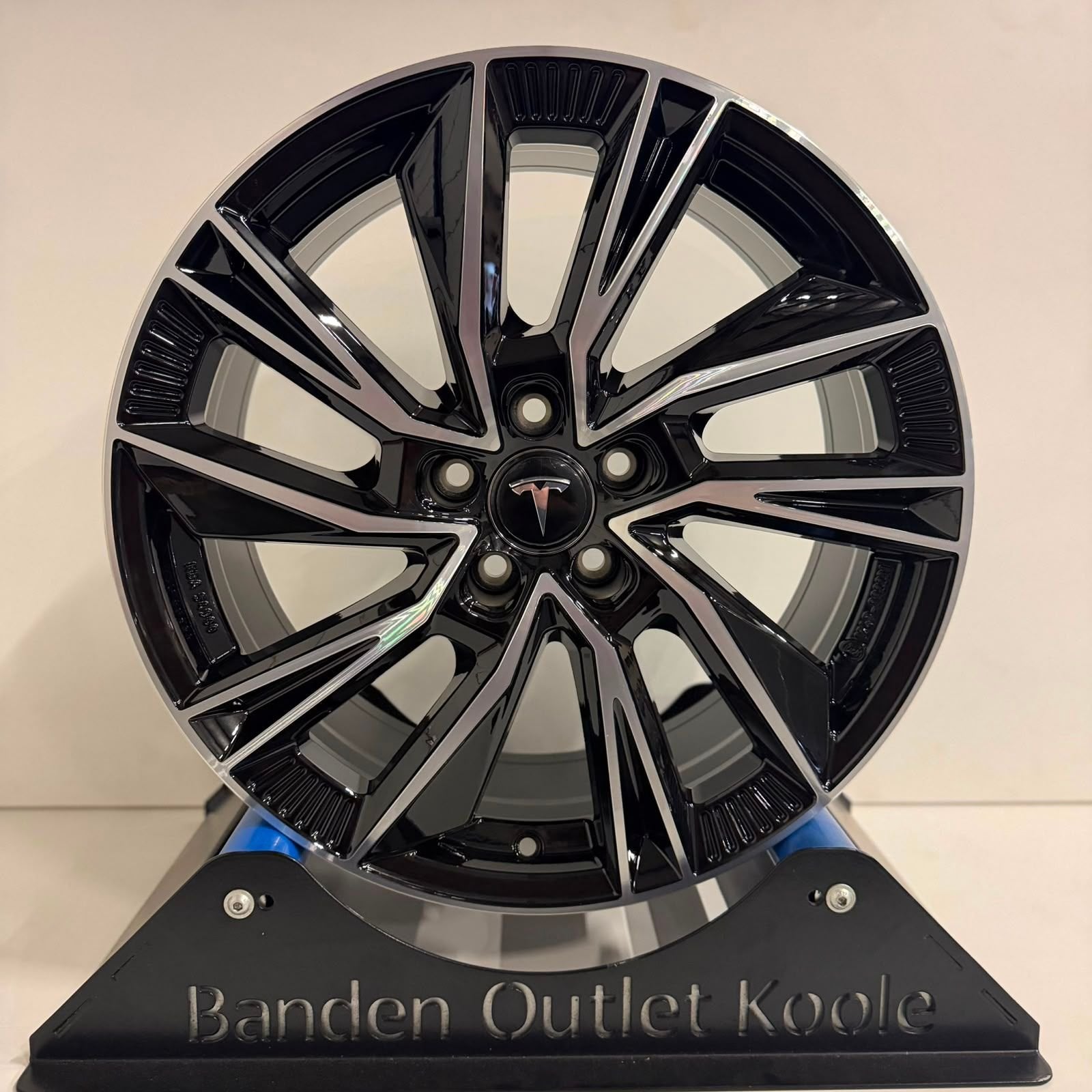 Tesla Model 3 Dezent AR 235-40-19 5x114,3 19'' Velgen Set, Auto-onderdelen, Banden en Velgen, 19 inch, Velg(en), -, -