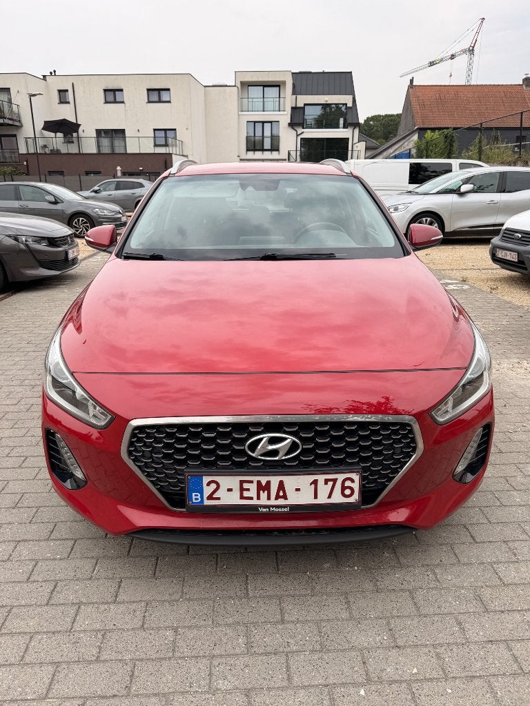 Hyundai i30 break, Rouge, Achat, Boîte manuelle, 5 portes