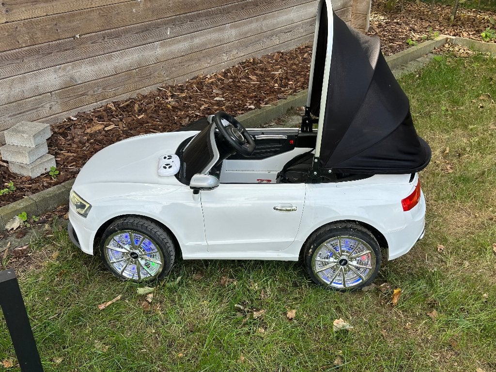 Mooie auto op batterij, Kinderen en Baby's, Ophalen, Zo goed als nieuw, Afstandsbediening