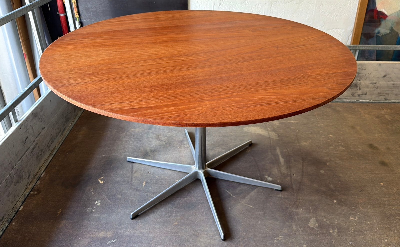 Table ronde 6 places Arne Jacobsen pour Fritz Hansen, Ophalen, Zo goed als nieuw, Vijf personen of meer, 100 tot 150 cm