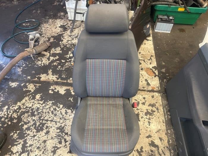 Siège droit d'un Volkswagen Polo, Autos : Pièces & Accessoires, Habitacle & Garnissage, Volkswagen, Utilisé, 3 mois de garantie