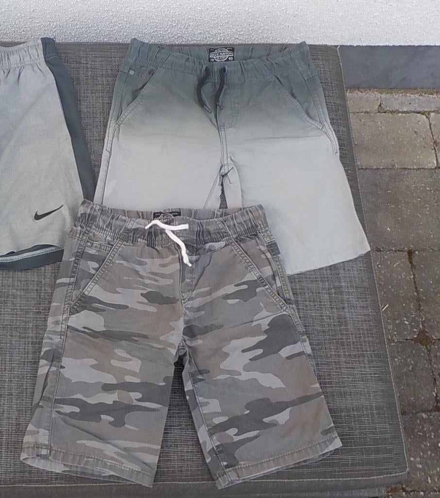 2 shorts Skate Nation taille 122-128/6-8 ans, Enfants & Bébés, Vêtements enfant | Taille 122, Utilisé, Garçon, Pantalon, Enlèvement ou Envoi