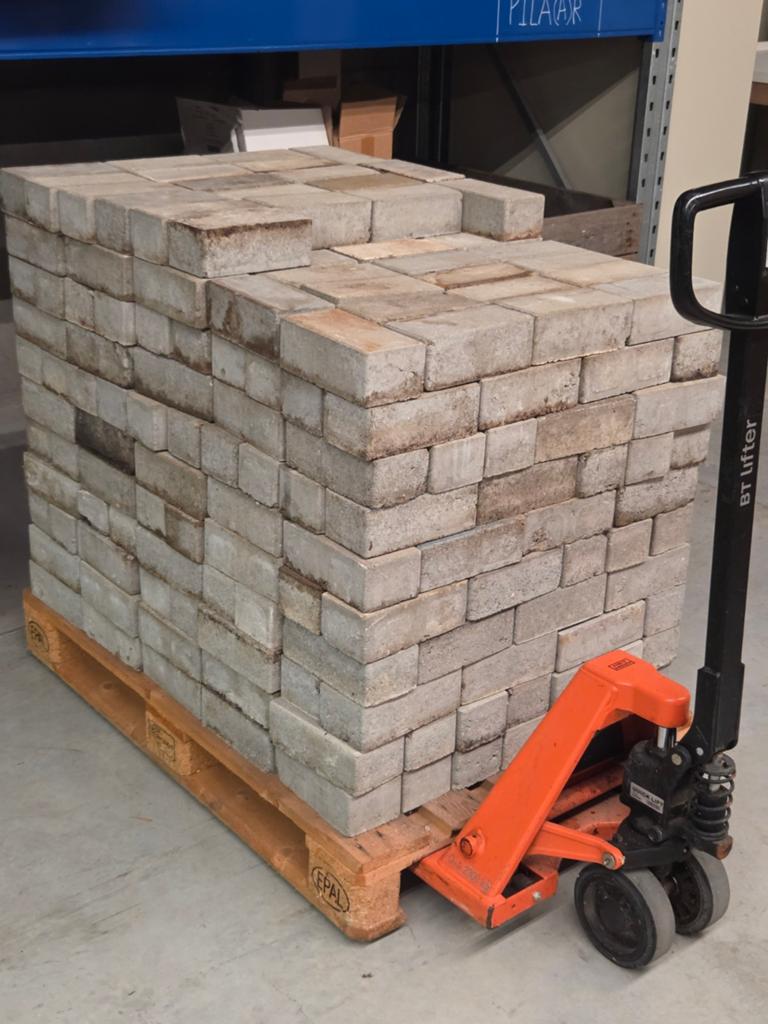315 betonnen klinkers gratis af te halen, Ophalen