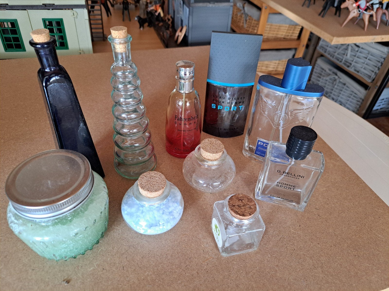 flacons et flacons de parfum, Enlèvement