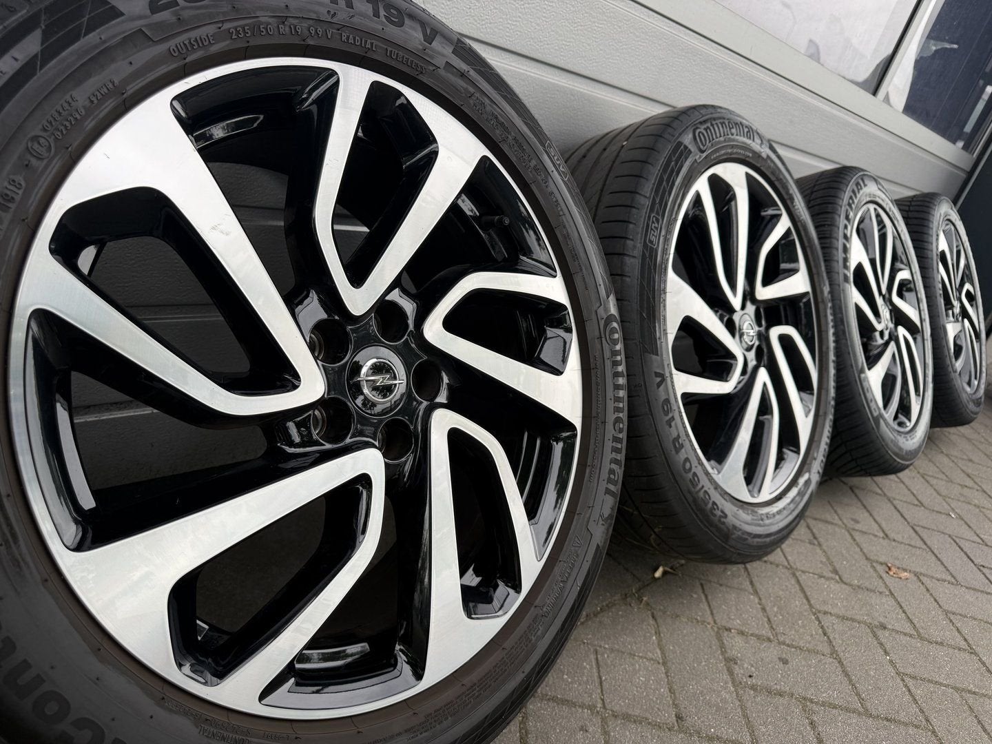 19 inch Opel Grandland X Grandland PHEV Turbo velgen banden, 19 inch, Gebruikt, Mercedes-Benz AG, Mercedesstraße 120, 70372 Stuttgart, Duitsland
