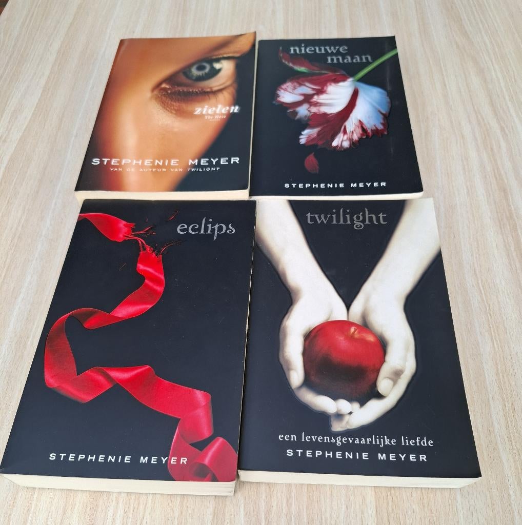 thrillers te koop van stefanie meyer aan 3€ per stuk, Ophalen of Verzenden, Gelezen
