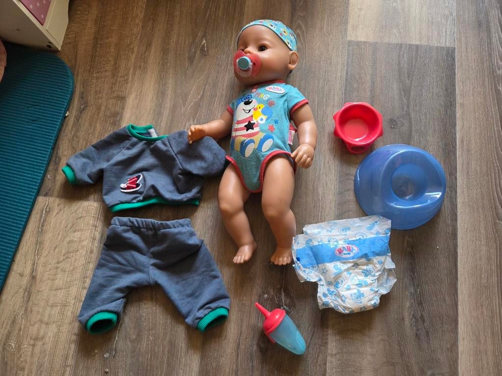 Pop baby born Magic boy 43cm met accesoires en jogging, Kinderen en Baby's, Ophalen of Verzenden, Gebruikt, Babypop