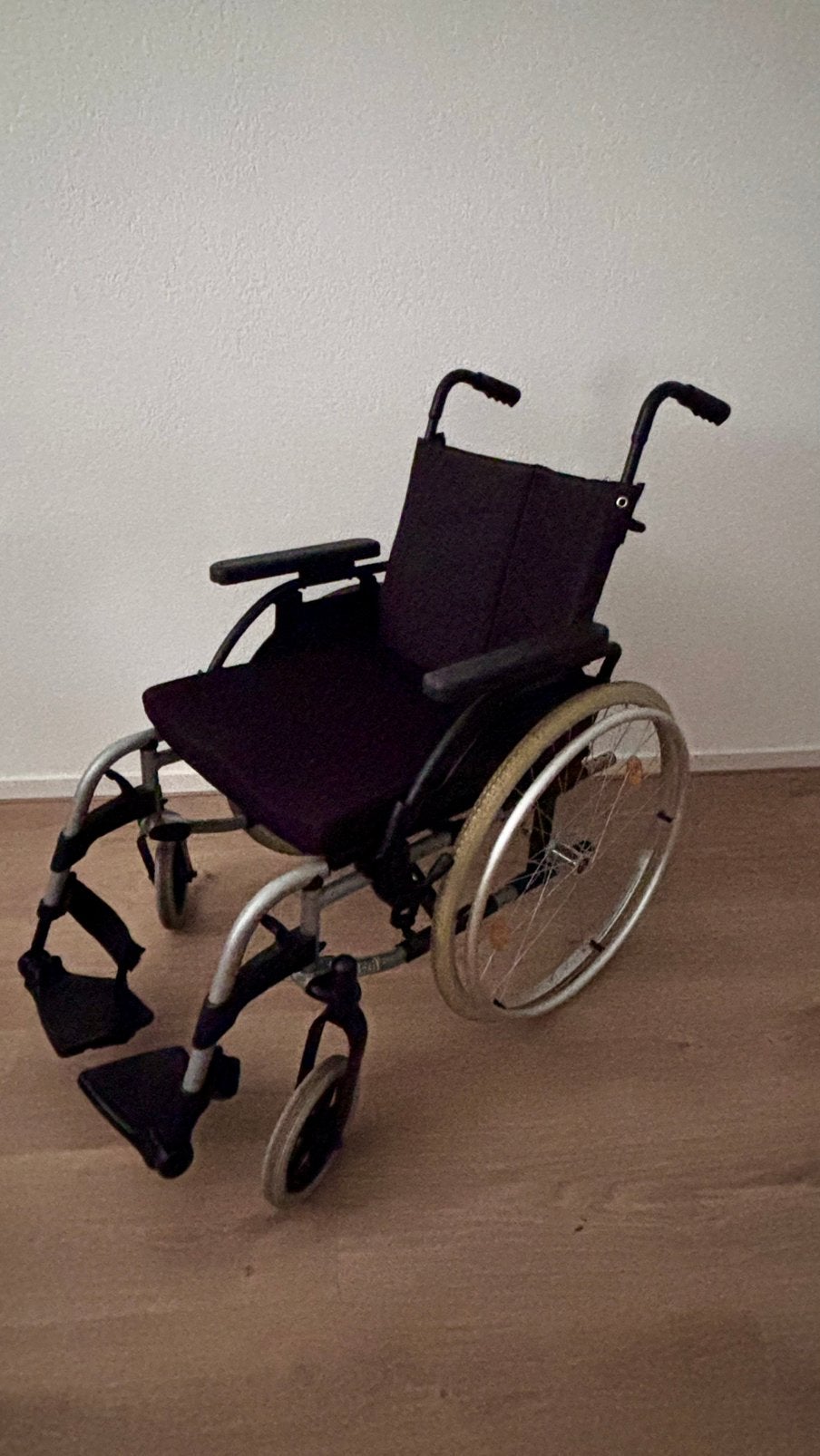 Inklapbare Rolstoel Breezy basix 2 met kussen, Ophalen, Inklapbaar, Zo goed als nieuw