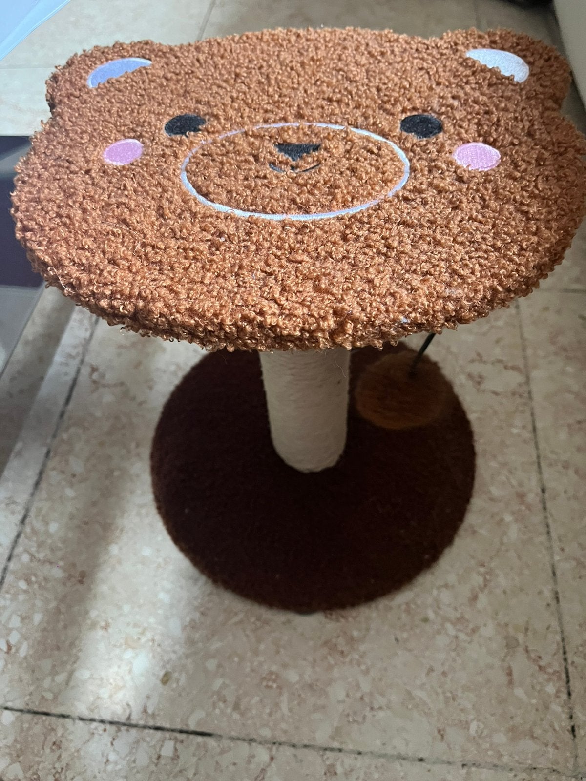Il s'agit d'un petit arbre à 🐈‍⬛ chat en forme d'ourson, Animaux & Accessoires, Meubles griffoirs pour chats, Enlèvement ou Envoi