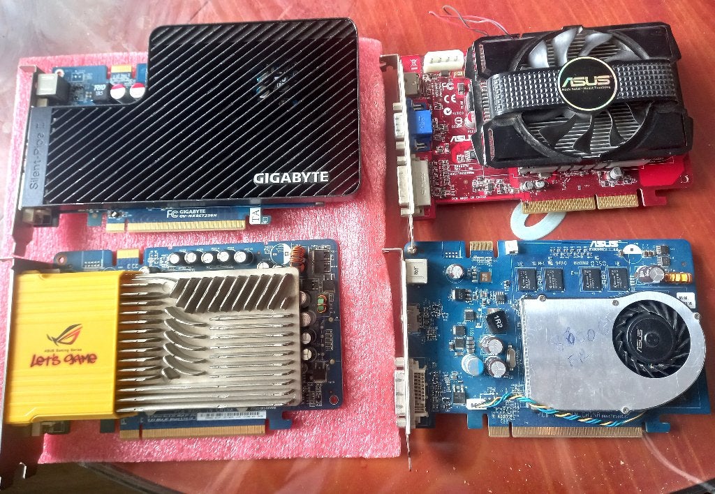 Set van 4 vintage grafische kaarten, Gebruikt, GDDR3, HDMI, Ophalen of Verzenden