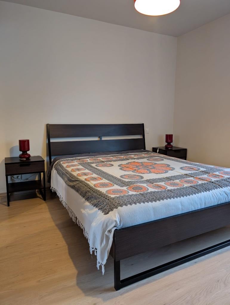 (RÉSERVÉ) Peut Être Vendu à l'Unité: Chambre Complète, Moderne Industriel, Queen size, Enlèvement, Utilisé