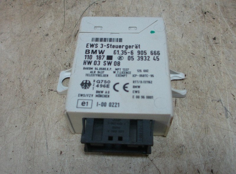 COMPUTER ews 3 steurgerat 5 serie (E39) (61.35-6-905-666), Gebruikt, BMW, Petuelring 130
80809  München, DE, Bayerische Motoren Werke AG