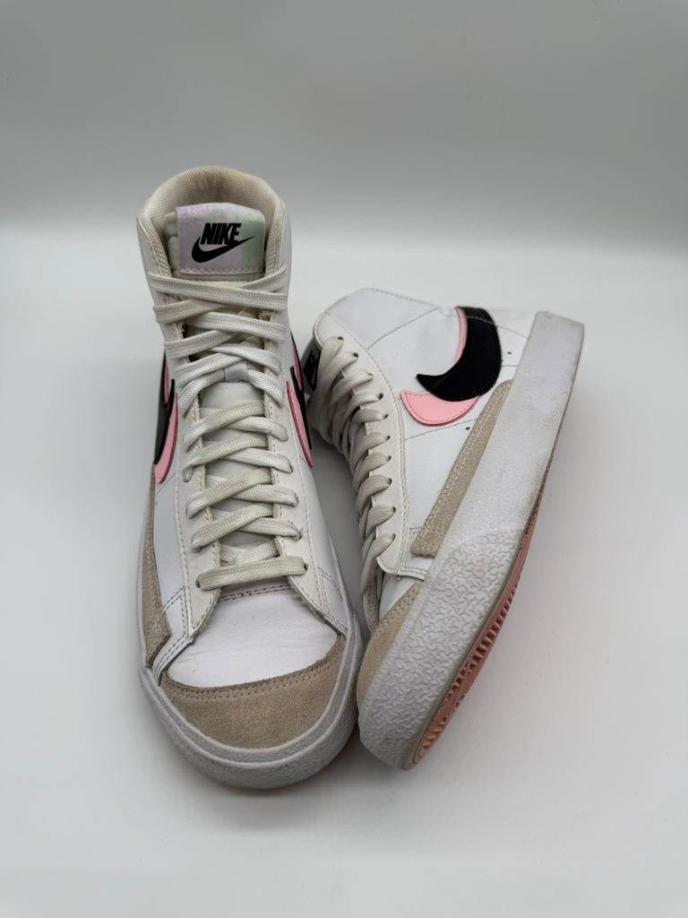Nike Blazer Mid '77 - White/Black-Arctic Punch - Maat 38.5, Kleding | Dames, Schoenen, Wit, Ophalen of Verzenden, Zo goed als nieuw