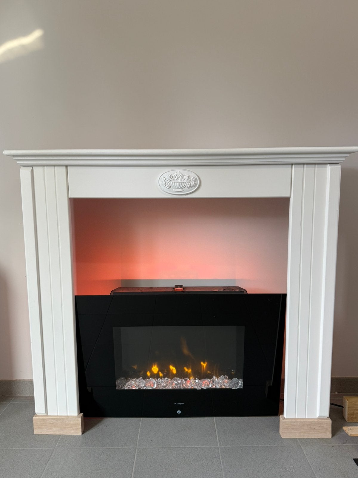 Elektrisch haardvuur met zelfgemaakt omhulsing, Maison & Meubles, Enlèvement, Comme neuf, Encastré