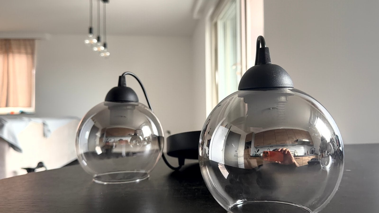 Moderne hanglamp met 2 glazen bollen, Huis en Inrichting, Lampen | Hanglampen, Ophalen of Verzenden, Zo goed als nieuw