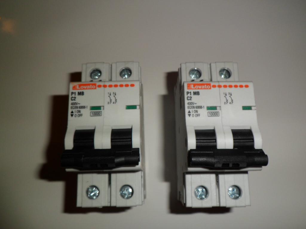 2x Halfautomaat Lovato 2Polig , 2A 400VAC, Type: P1 M8 C2 2x, Ophalen, Zo goed als nieuw