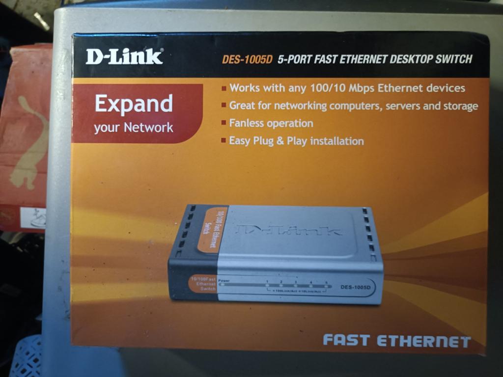 D-Link DES-1005D, Informatique & Logiciels, Commutateurs réseau, Comme neuf, Enlèvement