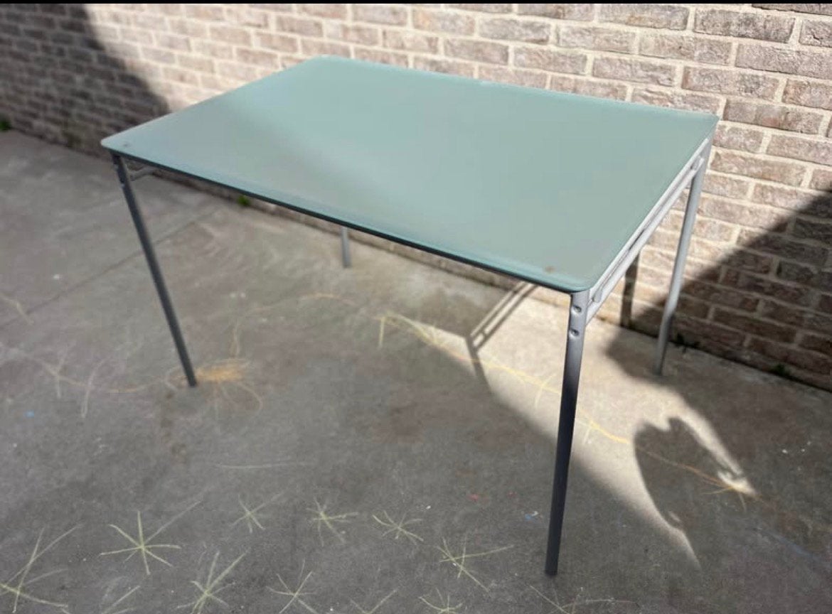TAFEL MET GLAZEN BLAD, Enlèvement, Utilisé
