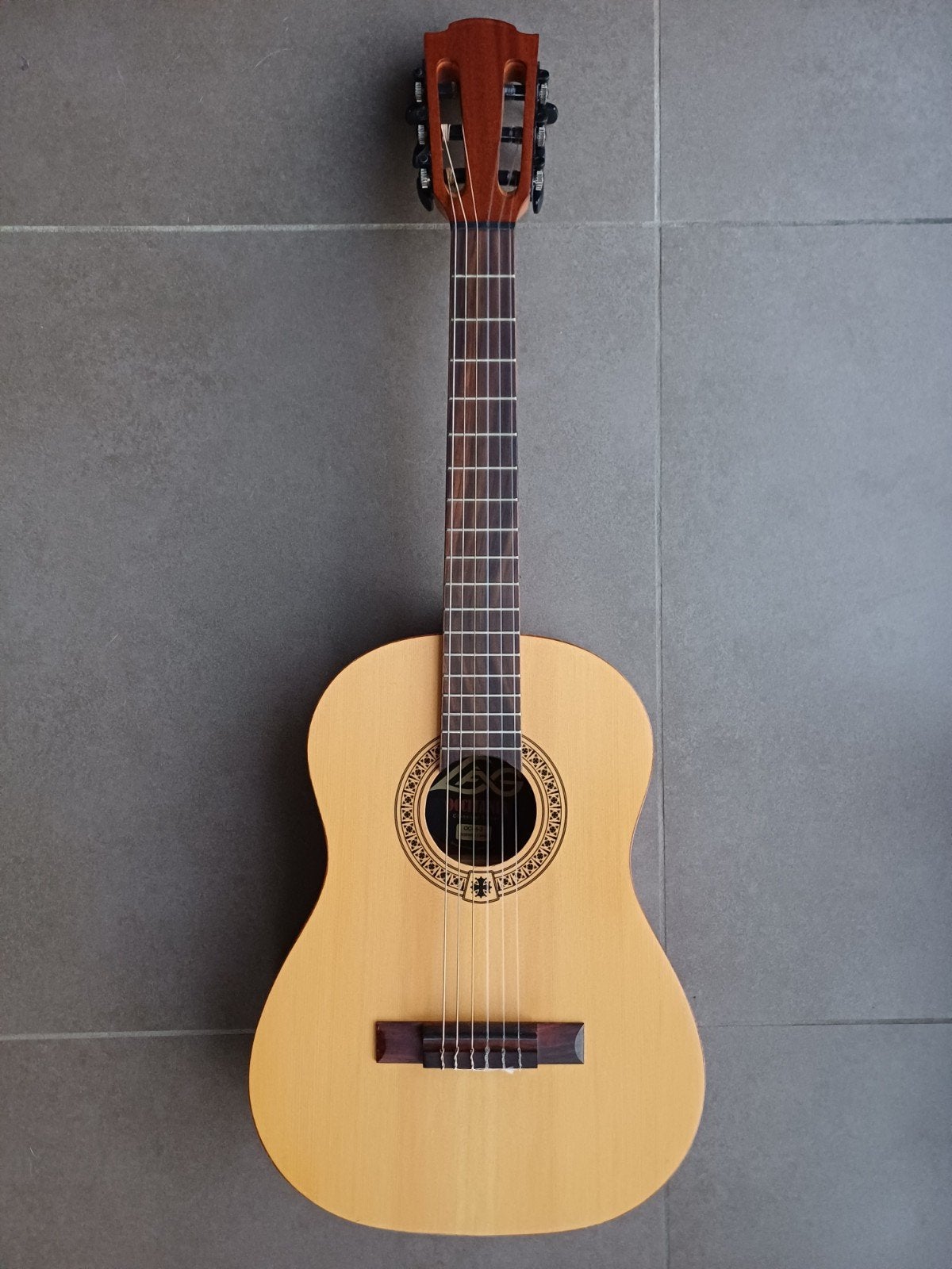 Guitare 1/2 LAG comme neuve, Enlèvement, Comme neuf, Guitare classique ou espagnole, Avec valise