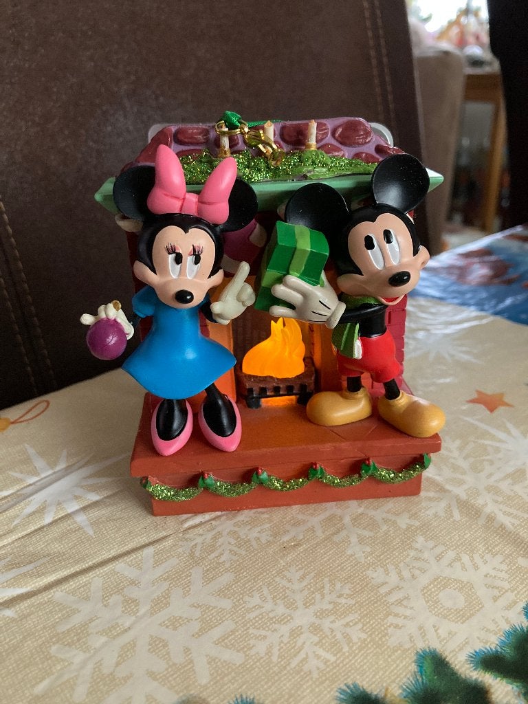 Nieuw Disney ornament Mickey & Minnie haardvuur verlichting, Ophalen of Verzenden, Mickey Mouse, Nieuw, Beeldje of Figuurtje