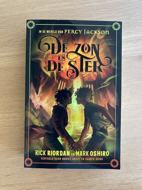Boek "De zon en de ster", Boeken, Kinderboeken | Jeugd | 10 tot 12 jaar, Ophalen, Zo goed als nieuw, Rick Riordan en Mark Oshiro